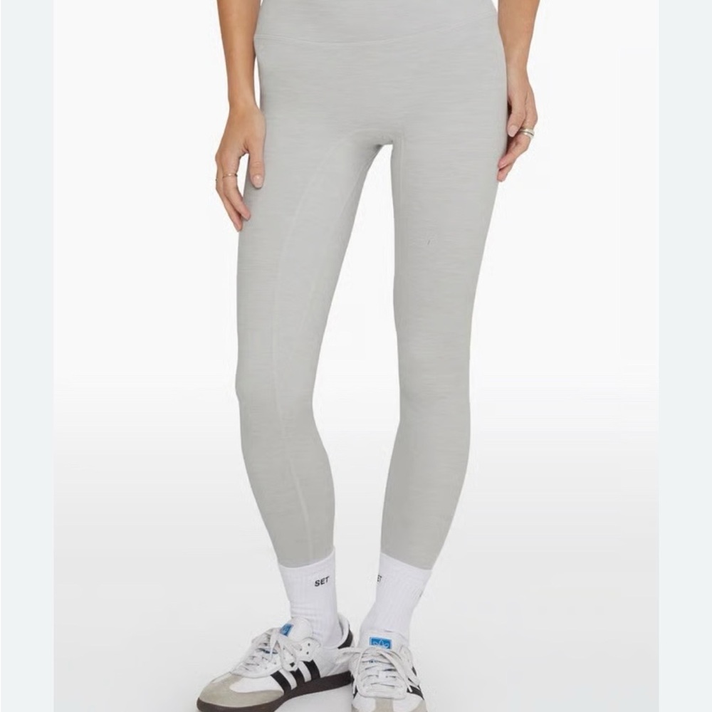Set active light gray leggings